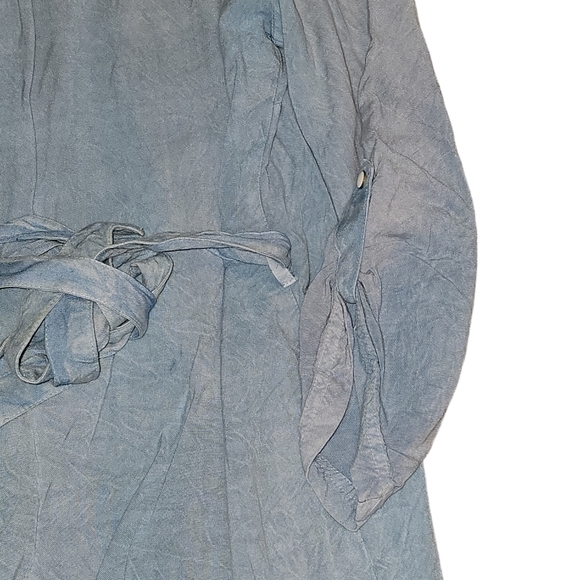 Bobbie Brooks size medium shirt dress. Adjustable sleeves, Pocket on front - Picture 6 of 12